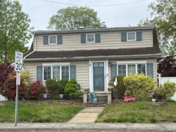 656 E Meadow Avenue , East Meadow, NY 11554