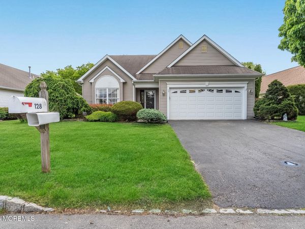128 Skyline Drive, Lakewood, NJ 08701