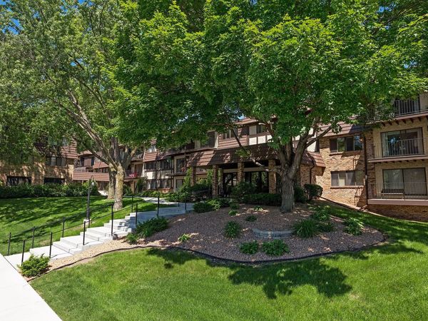 205 Barry Avenue S, Unit 320, Wayzata, MN 55391