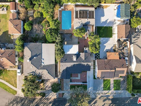 18813 Cantlay Street, Reseda, CA 91335