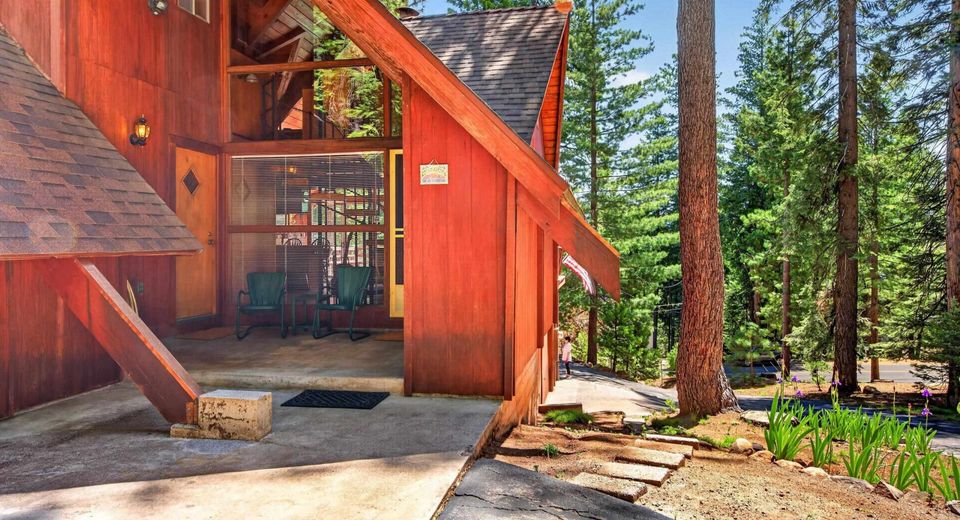 647 E Mountain Ridge Road, Lake Almanor, CA 96137 Photo
