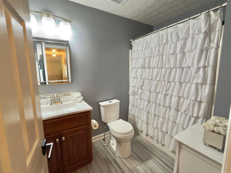 6397 Ambleside Drive, Columbus, OH 43229 Photo 8