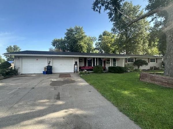 215 W PRAIRIE ST, Wilton, IA 52778