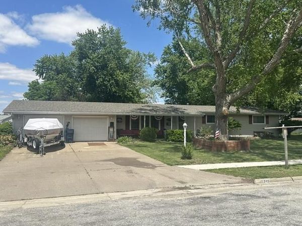 215 W PRAIRIE ST, Wilton, IA 52778