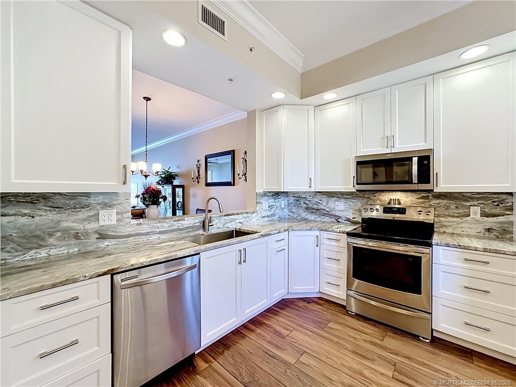 13 Harbour Isle Drive W, Unit 305, Fort Pierce, FL 34949 Photo