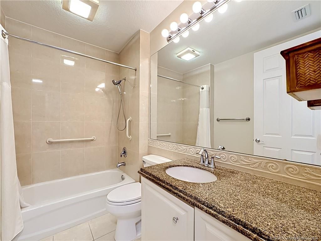 13 Harbour Isle Drive W, Unit 305, Fort Pierce, FL 34949 Photo