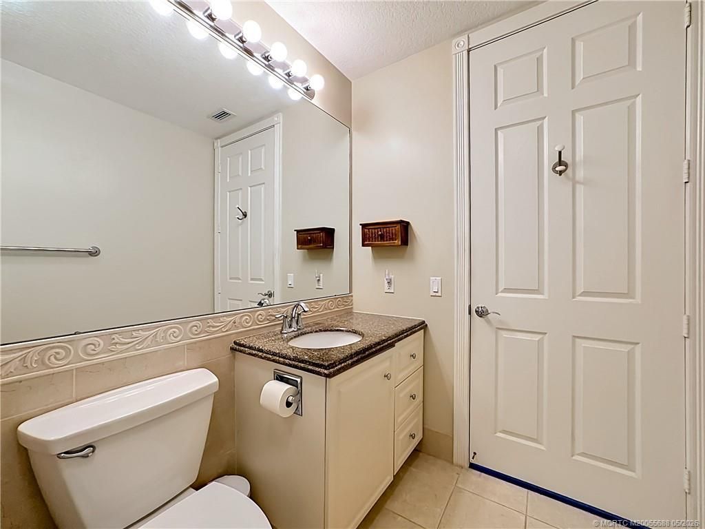 13 Harbour Isle Drive W, Unit 305, Fort Pierce, FL 34949 Photo
