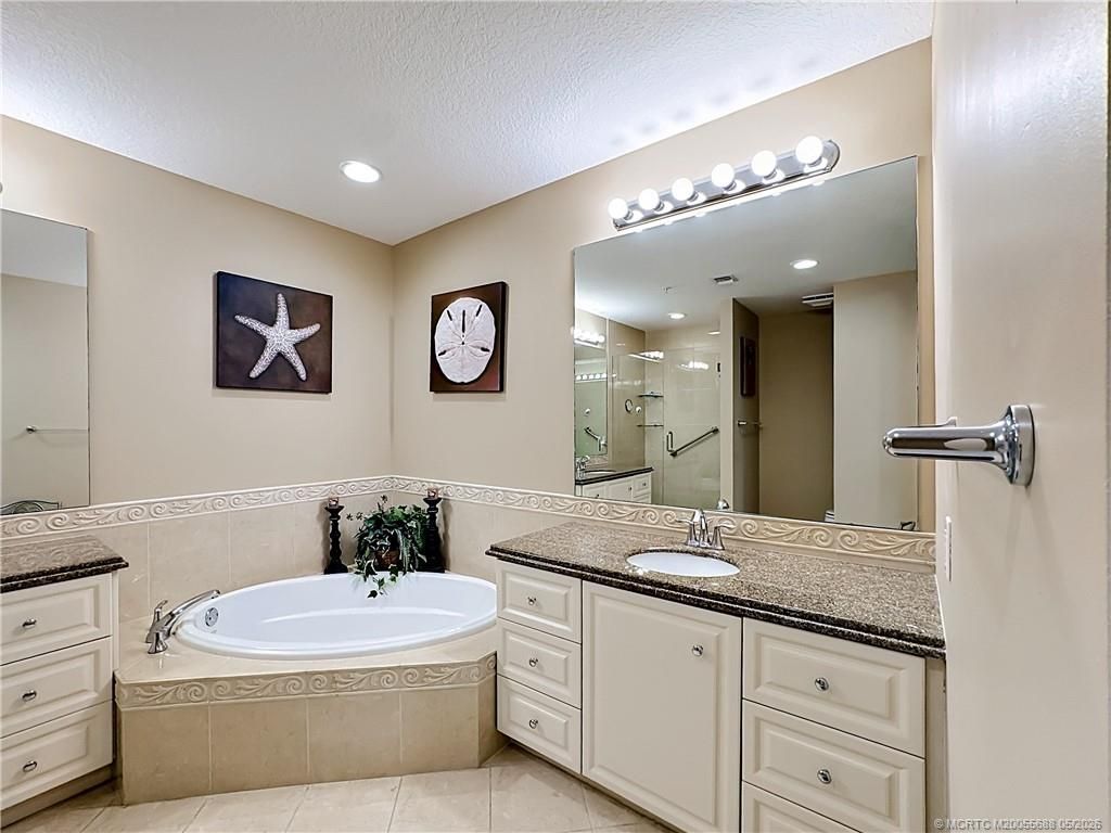 13 Harbour Isle Drive W, Unit 305, Fort Pierce, FL 34949 Photo