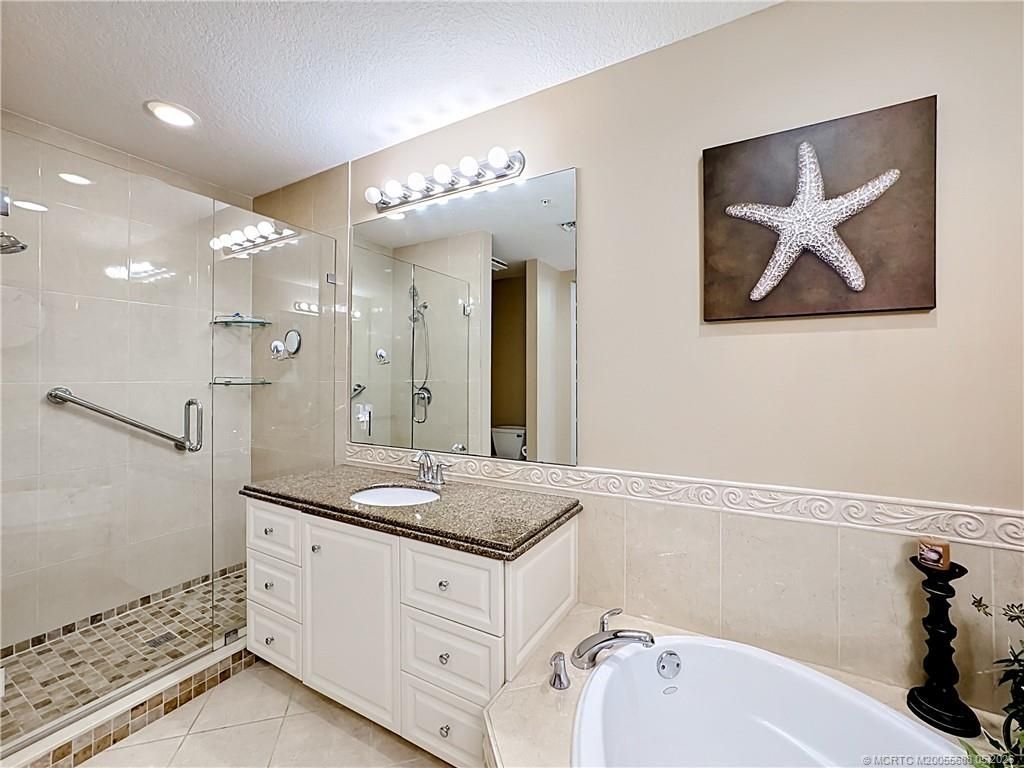 13 Harbour Isle Drive W, Unit 305, Fort Pierce, FL 34949 Photo