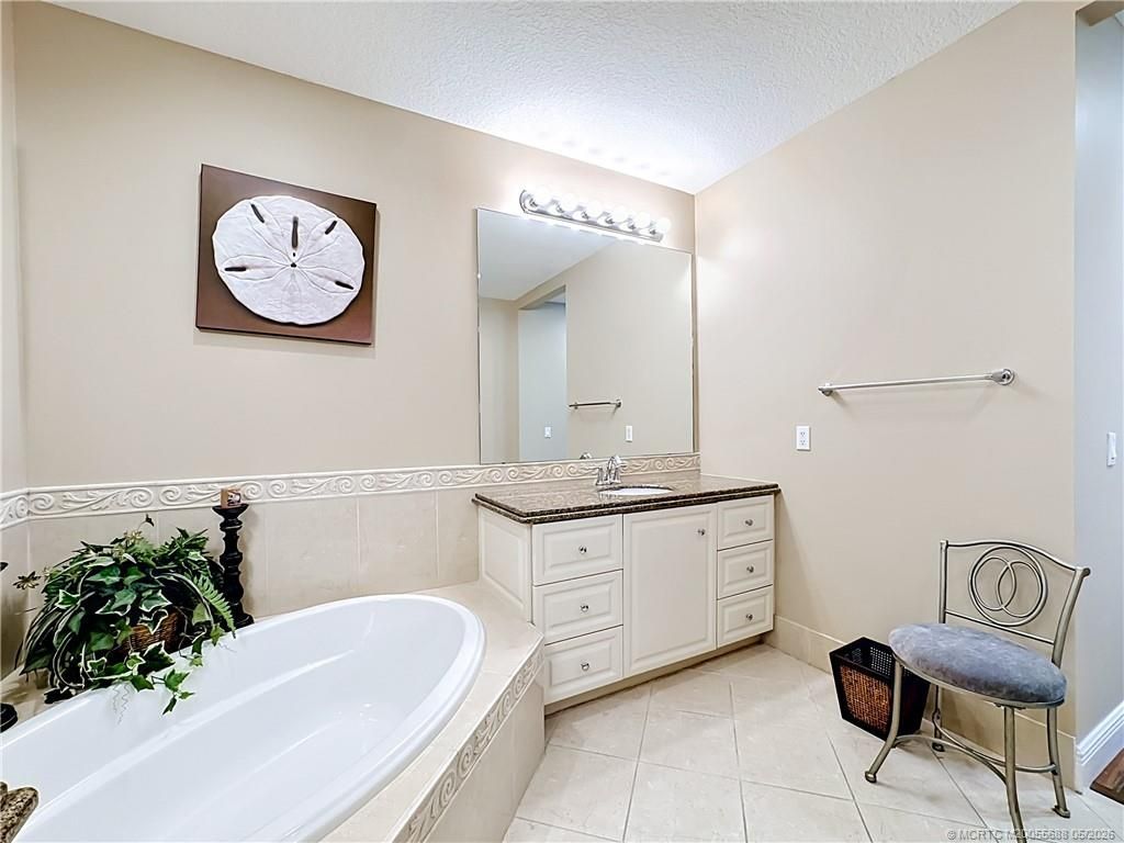 13 Harbour Isle Drive W, Unit 305, Fort Pierce, FL 34949 Photo