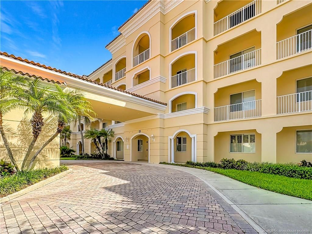 13 Harbour Isle Drive W, Unit 305, Fort Pierce, FL 34949 Photo