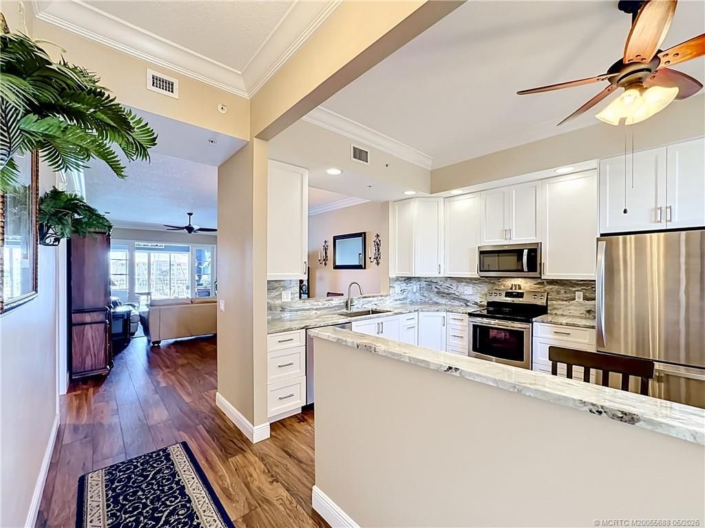 13 Harbour Isle Drive W, Unit 305, Fort Pierce, FL 34949 Photo