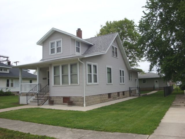 221 W Garfield Avenue , Cissna Park, IL 60924 Main Photo
