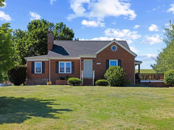 3246 CHURCHVILLE AVE, STAUNTON, VA 24401
