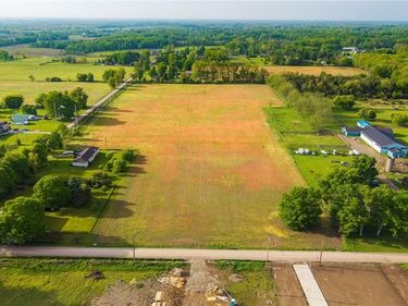 27705 Hagen Road, Chesterfield Twp, MI 48051