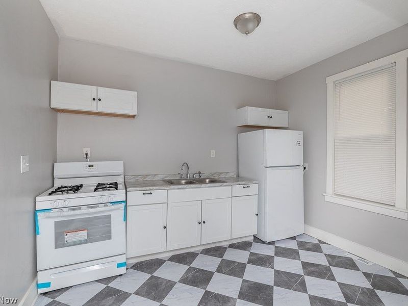 637-639 E 102nd Street, Cleveland, OH 44108 Photo 3