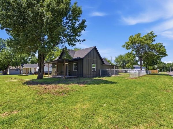 201 W Holly Street, Tuttle, OK 73089