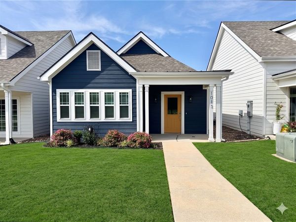 1013 NE Heights Lane , Bentonville, AR 72712
