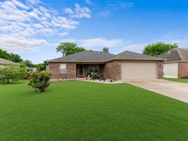 714 Woodland Street , Centerton, AR 72719