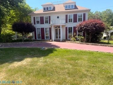 1134 General Puller Highway, Saluda, VA 23149