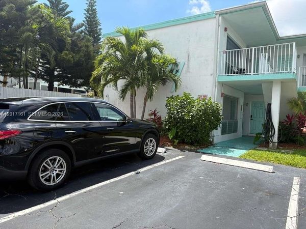 3212 NE 7th Pl , Unit 10, Pompano Beach, FL 33062