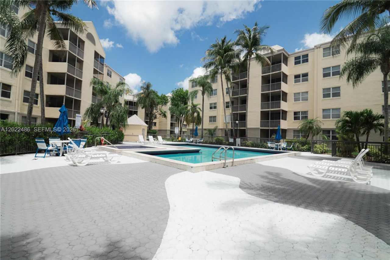 8245 Lake Dr , Unit 308, Doral, FL 33166 Photo