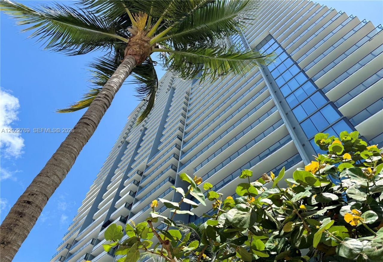 68 SE 6th Street , Unit 810, Miami, FL 33131 Photo