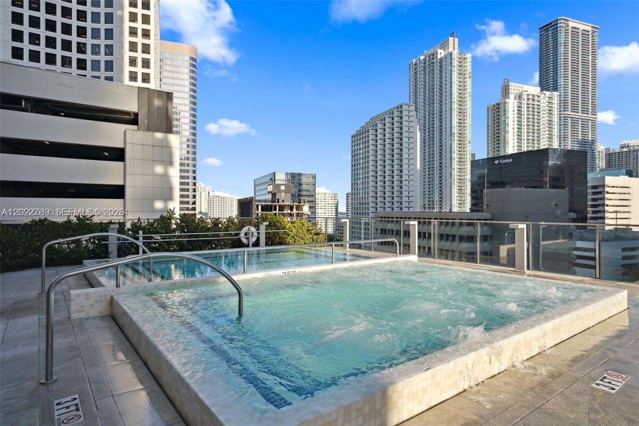 68 SE 6th Street , Unit 810, Miami, FL 33131 Photo