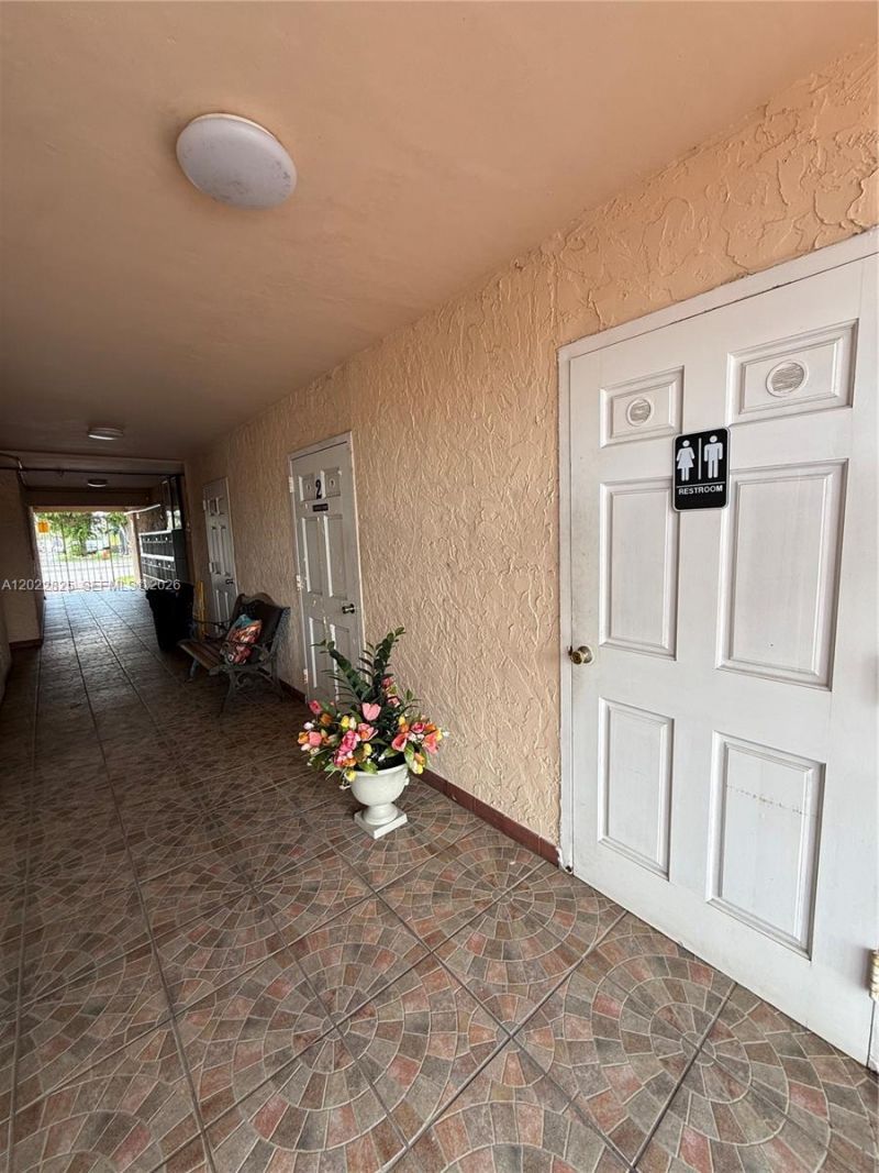 6820 W Flagler St, Miami, FL 33144 Photo