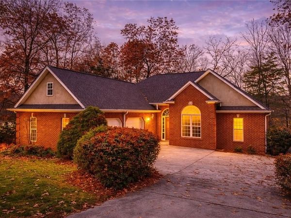 82 Thornwood Court , Ellijay, GA 30540