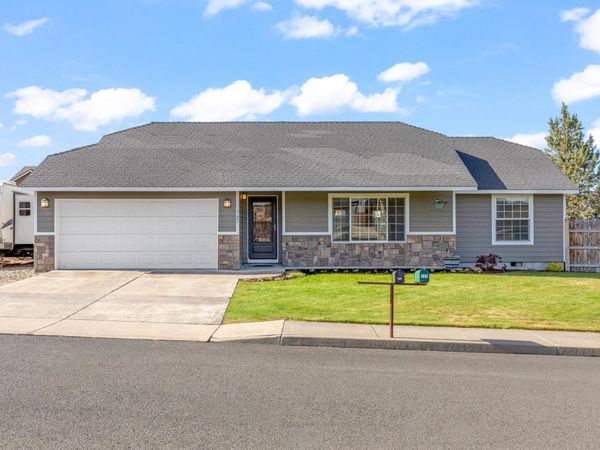727 SE Cross Lane, Madras, OR 97741