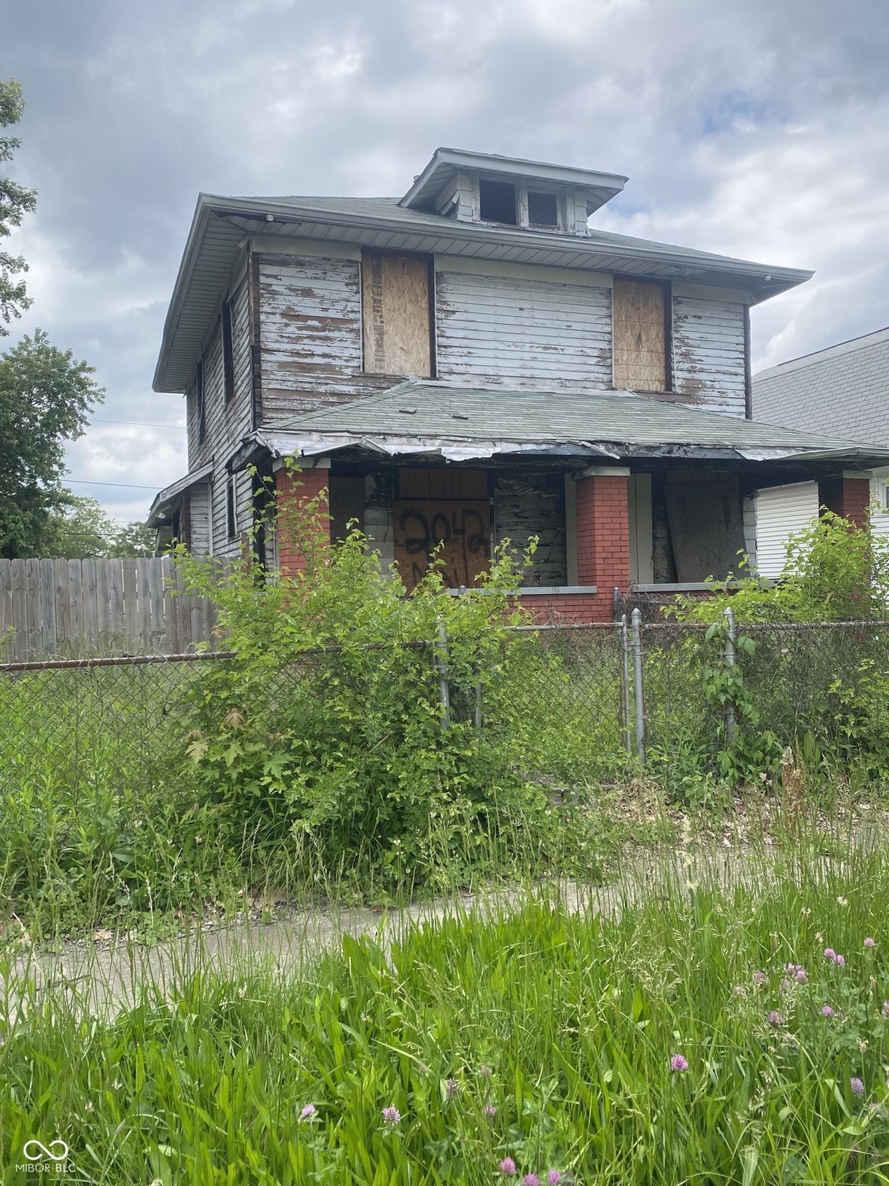 2042 E Adams Street, Indianapolis, IN 46218 Main Photo