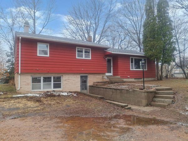 910 Golf Course Road NW, Hutchinson, MN 55350