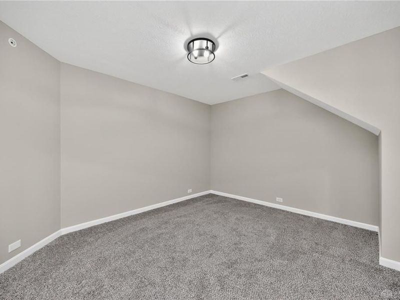 405 Bethpage Way, Turtlecreek Township, OH 45036 Photo 8