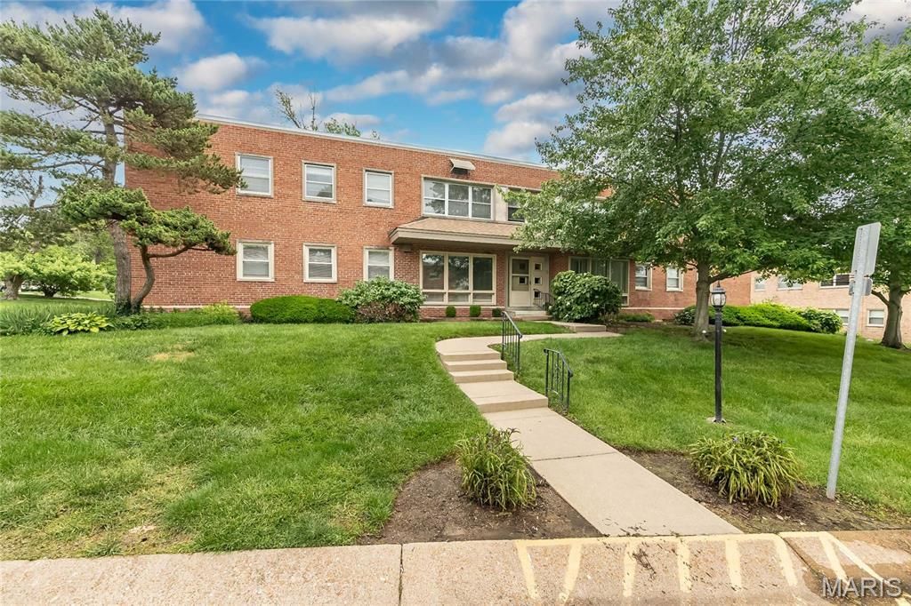 5 Delcrest Court , Unit 204, University City, MO 63124 Main Photo
