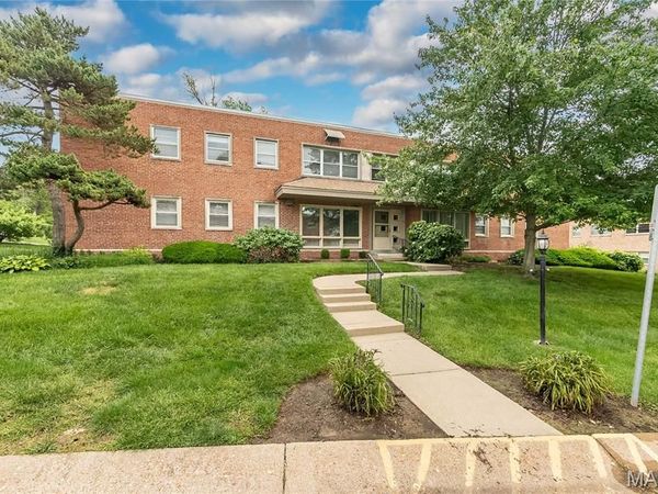 5 Delcrest Court , Unit 204, University City, MO 63124
