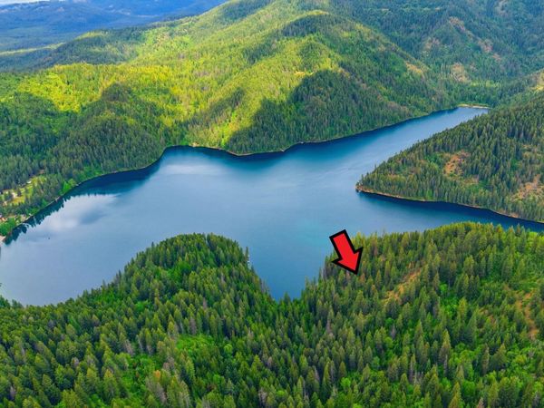 855 Marshall Lake Dr, Newport, WA 99156