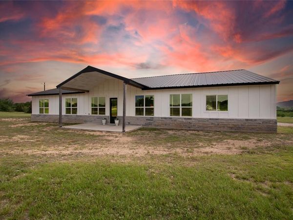 720 County Road 2337, Lampasas, TX 76550