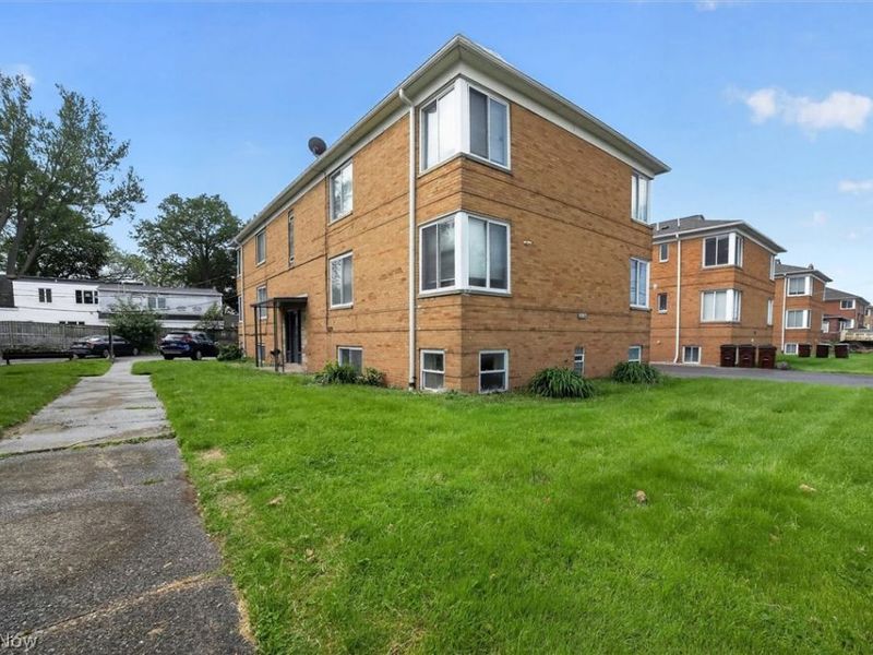 18963 Hilliard Boulevard, Unit 2, Rocky River, OH 44116 Photo 1