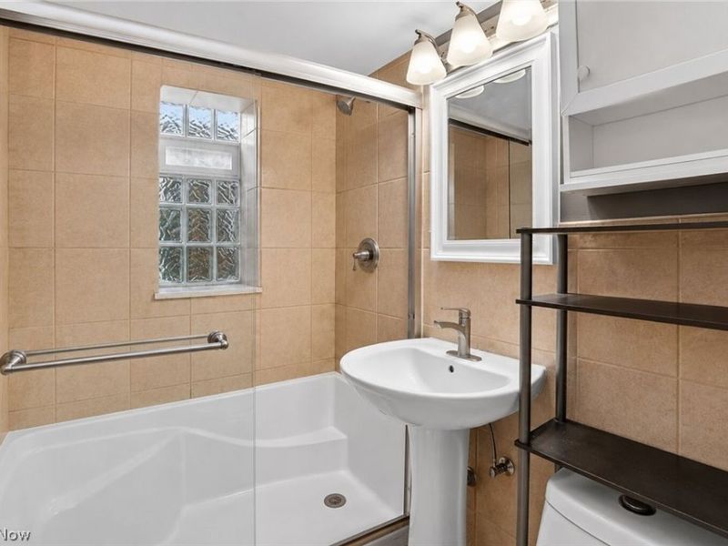 18963 Hilliard Boulevard, Unit 2, Rocky River, OH 44116 Photo 13