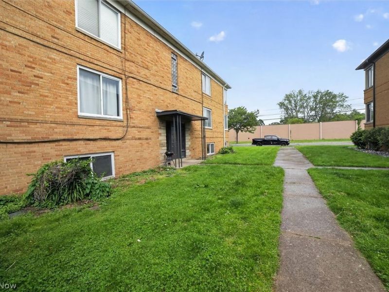 18963 Hilliard Boulevard, Unit 2, Rocky River, OH 44116 Photo 15