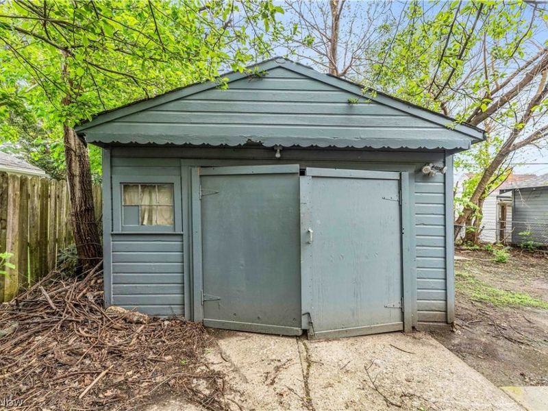 14131 Berwyn Avenue, Cleveland, OH 44111 Photo 25