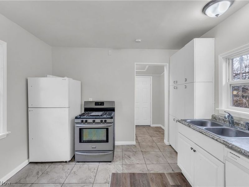 14131 Berwyn Avenue, Cleveland, OH 44111 Photo 7