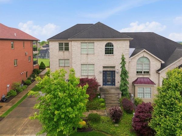 1043 Blackthorne Dr, Jeannette, PA 15644