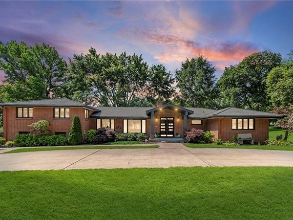 425 S Woodland Drive, Kansas City, MO 64118