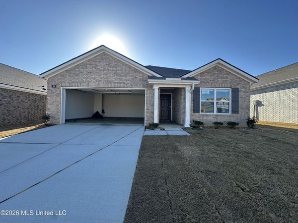 82 Pine Street, Byhalia, MS 38611