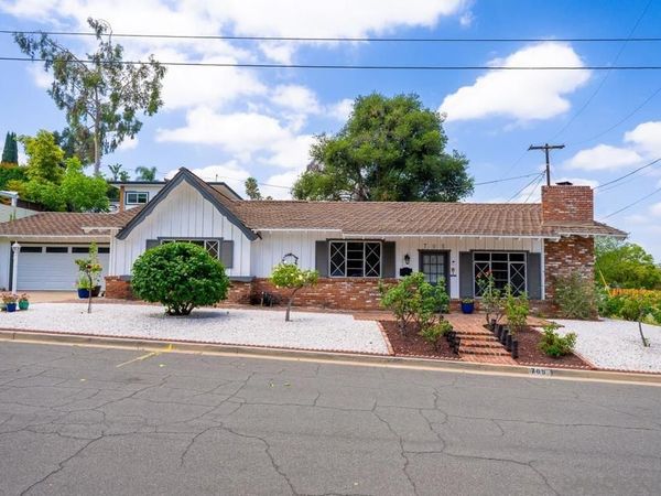 705 Beacon Pl, Escondido, CA 92025
