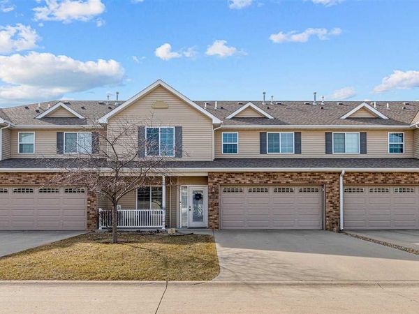 1554 Burr Dr, North Liberty, IA 52317