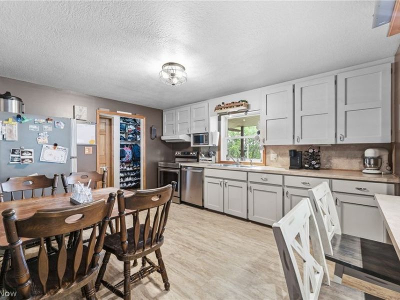 6942 Mount Pleasant Road NE, Zoarville, OH 44656 Photo 9