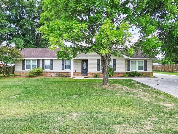 1907 West Hobbs Street, Athens, AL 35611